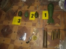 Полицаи откриха боен арсенал във вила край Варна