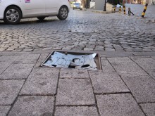 Кой ще си счупи крака в този капан на центъра на Пловдив