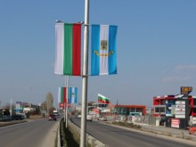 Пловдив посреща националния празник с 400 нови знамена