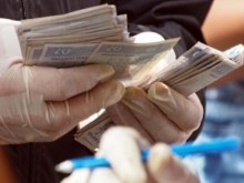 Тежки здравословни проблеми в семейството принудили арестуваната данъчна шефка да поиска подкуп