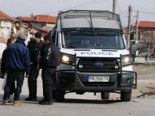 Пияна циганка с грозни жестове към полицаи