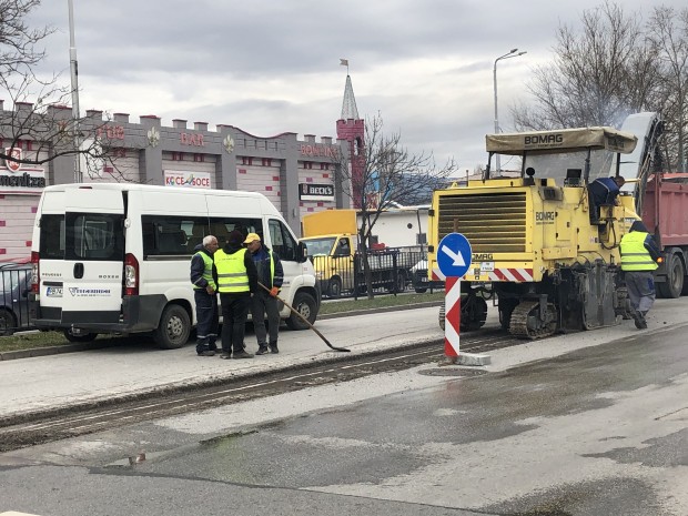 Започна преасфалтирането на участък от бул. "Санкт Петербург"
