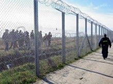 Напрегната нощ на гръцко-турската граница, мигрантският натиск не отслабва