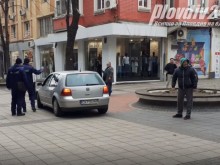 Заблуден шофьор премина невъзмутимо по Главната на Пловдив