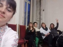 Медицински сестри се барикадираха в бившия партиен дом