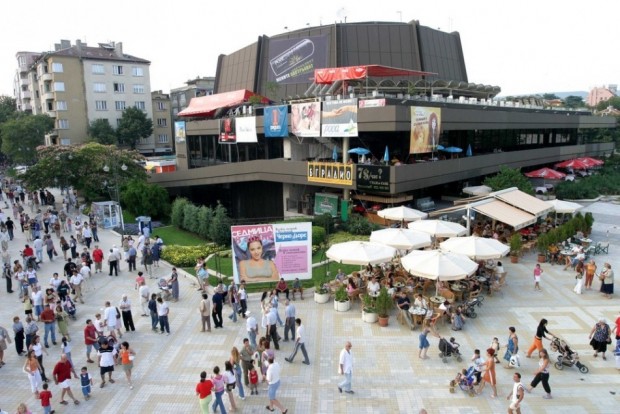 Фестивалният и конгресен център във Варна отменя някои от културните