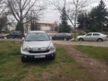 Зелена площ в Пловдив се превърна в паркинг
