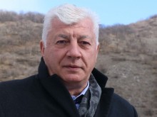 Страхливец! Кметът се скри, не беше в ОбС, докато му вдигат заплатата