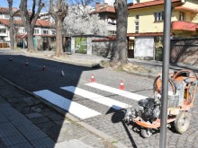 Освежават пешеходните пътеки в Пловдив