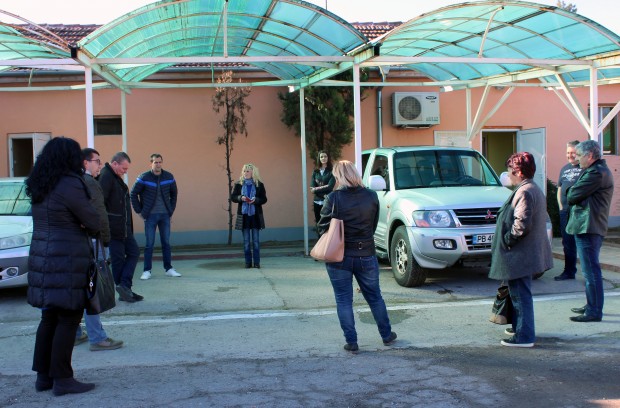 В Пловдив дезинфекцират спирки, подходи към училища, градини и ясли