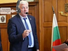 Местната власт се съблече безсрамно, а получи аплодисменти