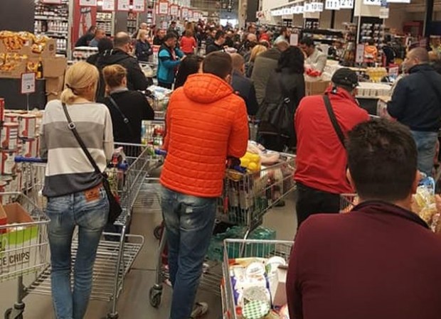 Кметът: Истерия в хранителните магазини! Ако има сигнали, ще реагира и полицията!