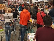 Кметът: Истерия в хранителните магазини! Ако има сигнали, ще реагира и полицията!