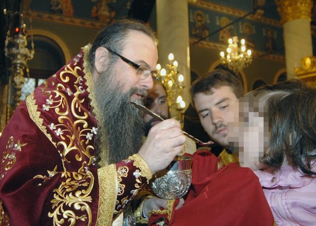 България днес
С обща лъжица дава причастие Българската православна църква В