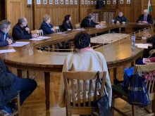 Кметът проведе спешна среща с управителите на общинските здравни заведения