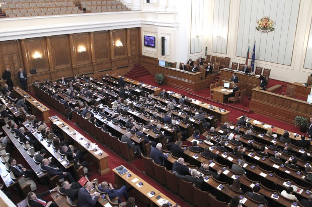 Правната и здравната комисии в парламента ще разгледат изцяло новия