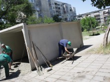 Махат гараж, препречващ пътя, независимо от известния му собственик