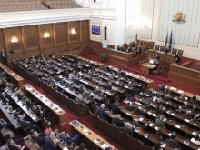 Депутатите приеха Закона за действията по време на извънредното положение! Какви са правата ни?