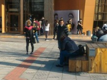 Опашки се извиха пред ГРАО в "Тракия"