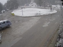 Закъснялата зима донесе сняг на "Хижа Здравец" и на много места в страната!