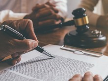 Един от адвокатите на Цветан Василев остава в ареста