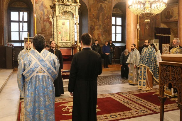 Заради епидемията от коронавирус в понеделник българският патриарх Неофит призова