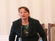 Деница Сачева: Уверяваме гражданите и бизнеса, че ще бъдат подкрепени