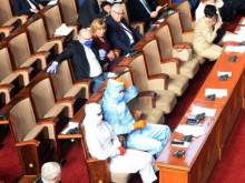 Депутатите в пълна бойна готовност, започват работа от вкъщи