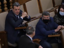 Парламентът спира работа, ще се събира само извънредно