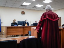 Бивша шефка на болница поиска да лекува болни от коронавирус, в Пловдив я отрязаха