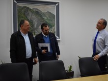 Кметът на Асеновград на среща с дарител, научи добри новини