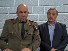 Слави направи пародия на брифинг с Генерала и проф. Кантарджиев