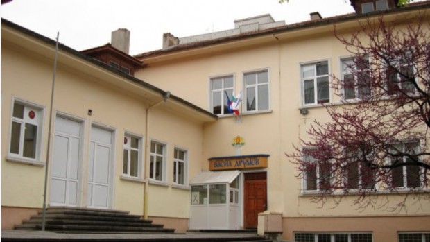 Радио Варна
Министерството на образованието обяви, че ще осигури лаптоп или