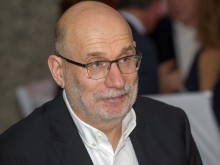 Известен руски писател, критикувал Путин, се зарази с коронавирус