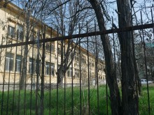 Служители на Инфекциозна са двама от заразените в Пловдив