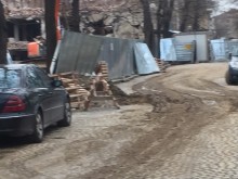 Мизерия около новия строеж в Тютюневия град