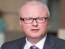 Министър се самоуби заради кризата с коронавируса
