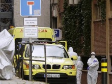 Крути мерки в Испания: По трима души ще могат да присъстват на погребение