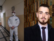 Стефан е поредният студент, застанал на първа линия в Инфекциозна в Пловдив
