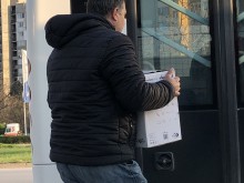 Предприемачи завъртяха луд бизнес с платнени маски