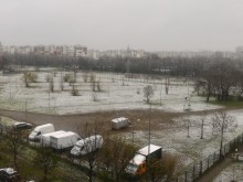 Пловдив осъмна с първоаприлски снежец