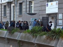 Опашки се извиха пред бюрата по труда