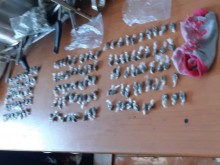 Извънредно: Полицаи хванаха 19-годишна с 260 дози "бонзай" в Пловдив