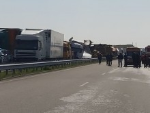 Първи подробности от Апелативна прокуратура Пловдив за страшното меле с 22 тира и 2 жертви