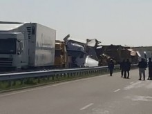 Възстановиха движението по АМ"Марица" след верижната катастрофа