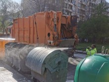 Повторно дезинфекцират контейнерите за смет