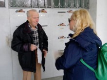 Трогателно: Тони Димитрова изненада дядо за 89-ия му рожден ден