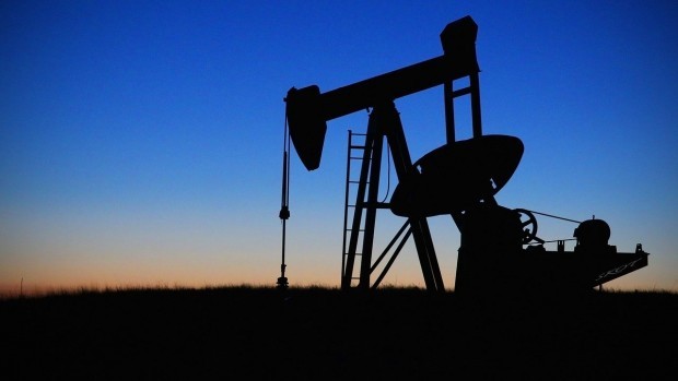 Цените на петрола отново тръгнаха рязко надолу Това се случи