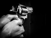 Мъж застреля гаджето си, подозирал, че е заразена с коронавирус