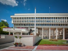 Изритаха консула ни в Хага, събирал такса "коронавирус"
